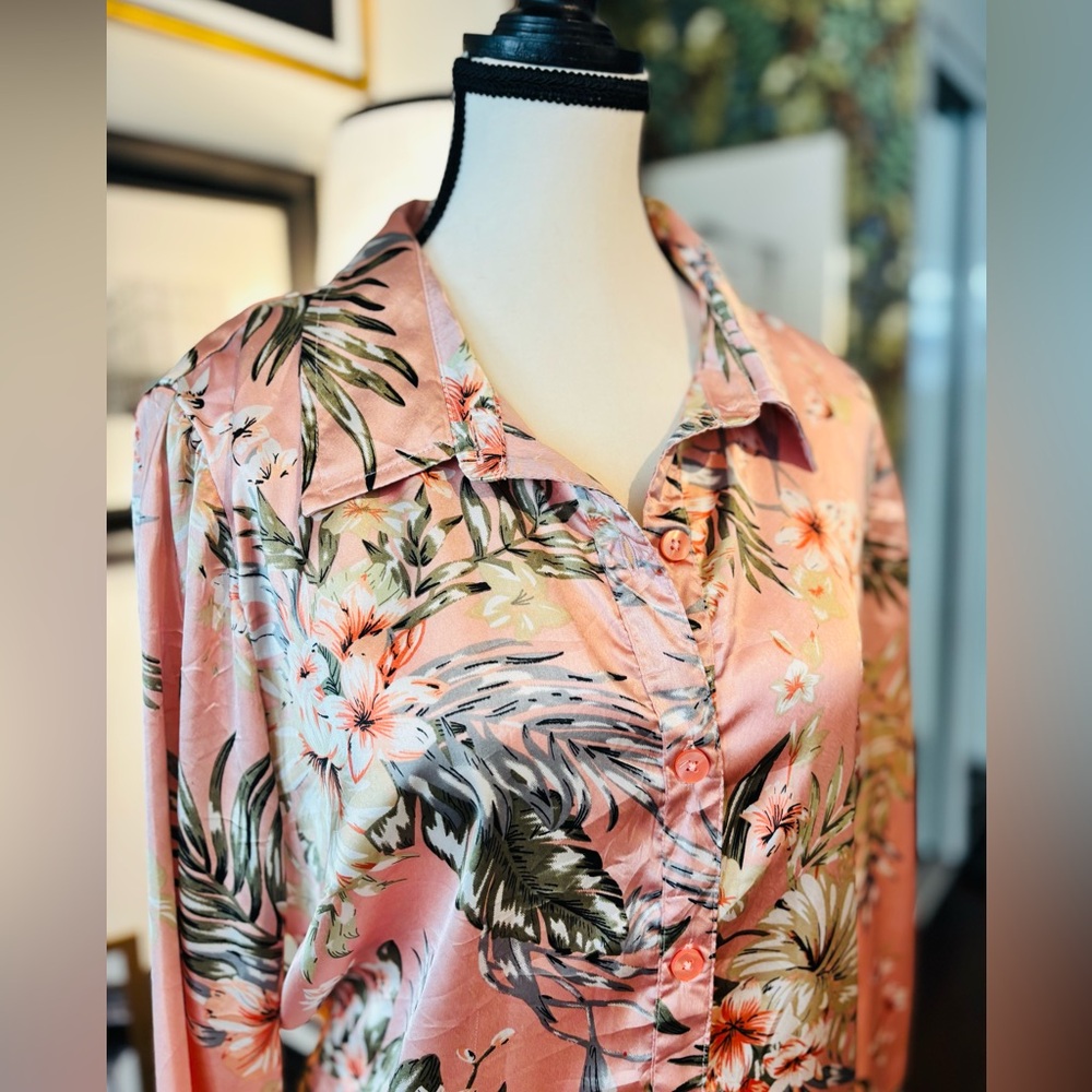 GUESS Floral Pink Satin Blouse XL - Picture 6 of 10